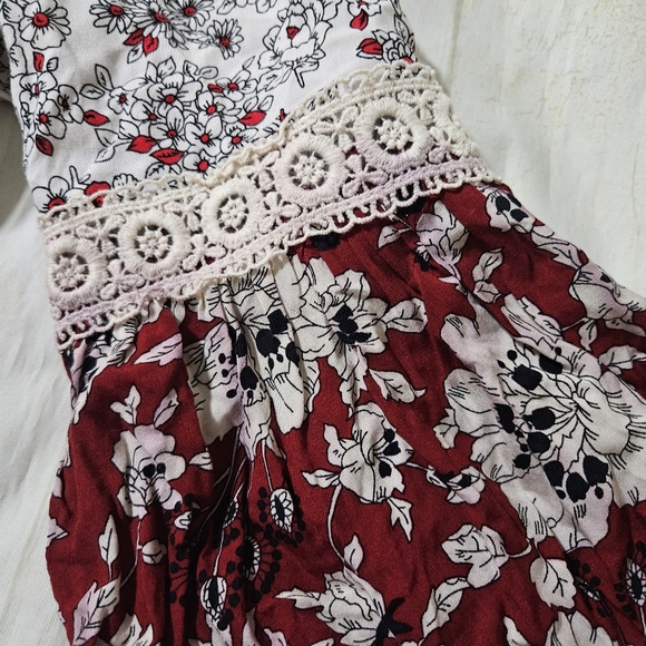 Umgee Floral Bell Sleeve Blouse With Crochet Lace Trim Size Medium - Picture 8 of 9